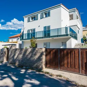  Apartment Ena
